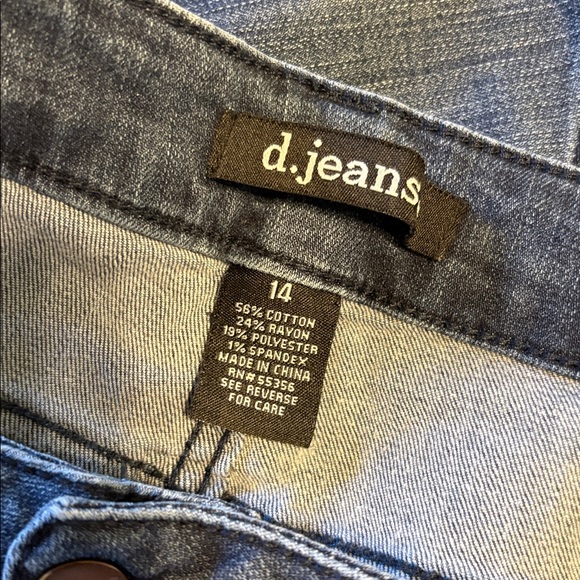 D. Jeans High Rise Kick Crop Jeans 14 - Picture 9 of 9